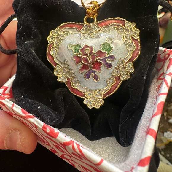 Elegant Gold and Pink Heart Pendant - Picture 2 of 9